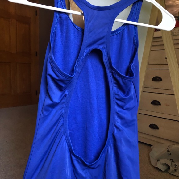 Girls Nike raceback open one piece - Picture 3 of 3